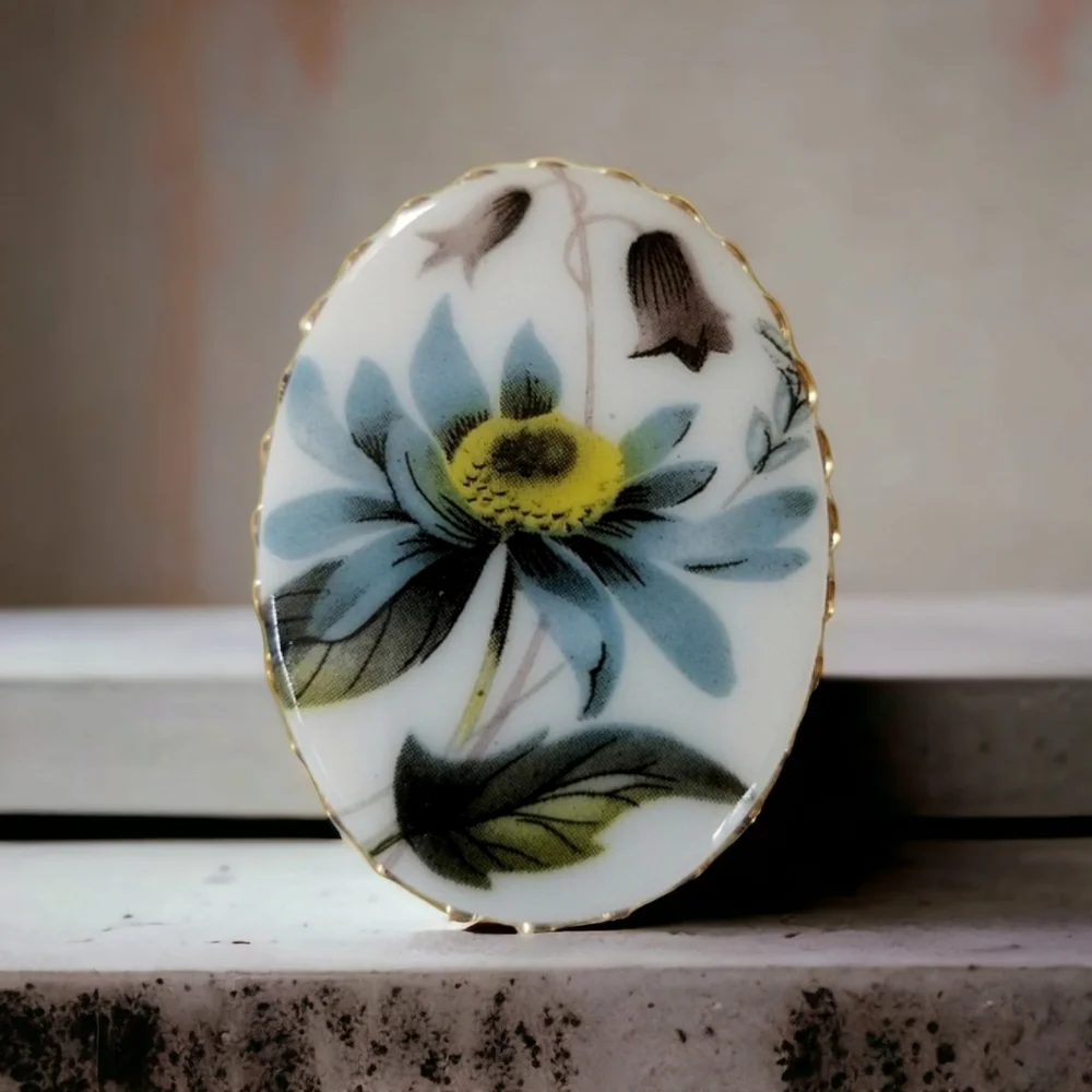Vintage Mid Century Glass Cabachon Gold Tone Flower Brooch